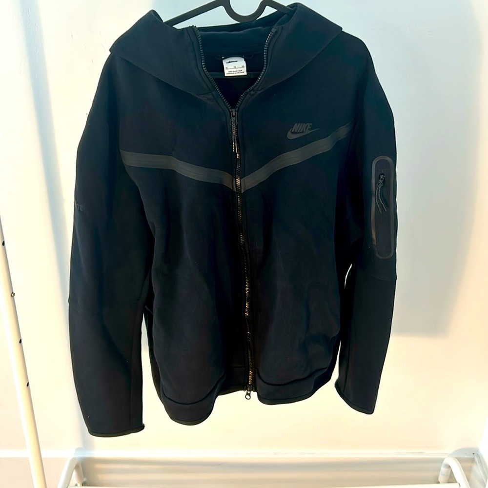Black Nike Tech fleece Windrunner full-zip hoodie
